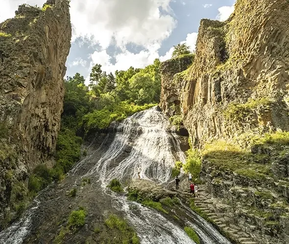 Խոր Վիրապ, Նորավանք, Ջերմուկ, Արենի քարանձավ, Գինու գործարան