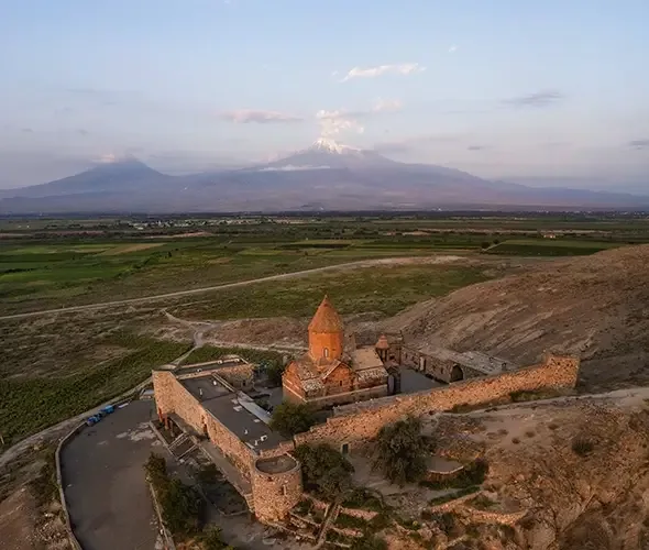 Խոր Վիրապ, Նորավանք, Արենի քարանձավ, Գինու գործարան