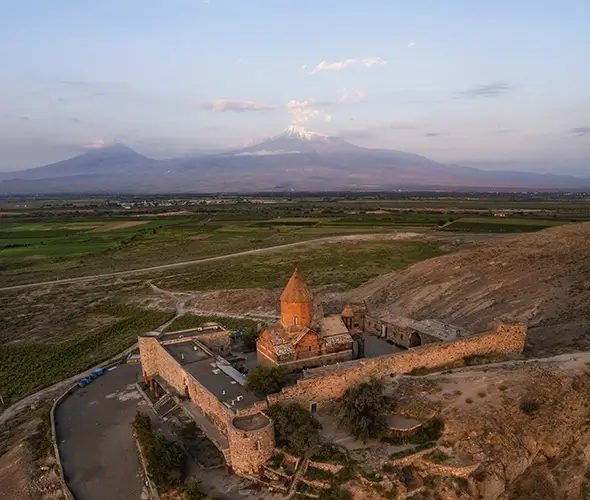 Խոր Վիրապ, Երևան, Ծիծեռնակաբերդի հուշահամալիր, Հաղթանակի զբոսայգի, Հանրապետության հրապարակ