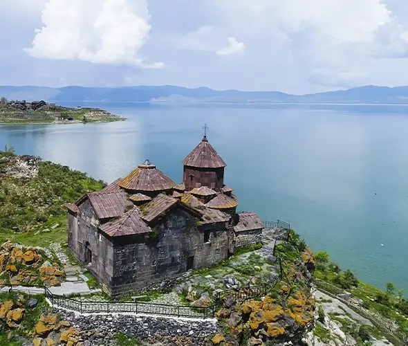 Սևանա լիճ, Հայրավանք, Նորատուսի խաչքարեր, Սելիմի քարավանատուն, Ջերմուկ