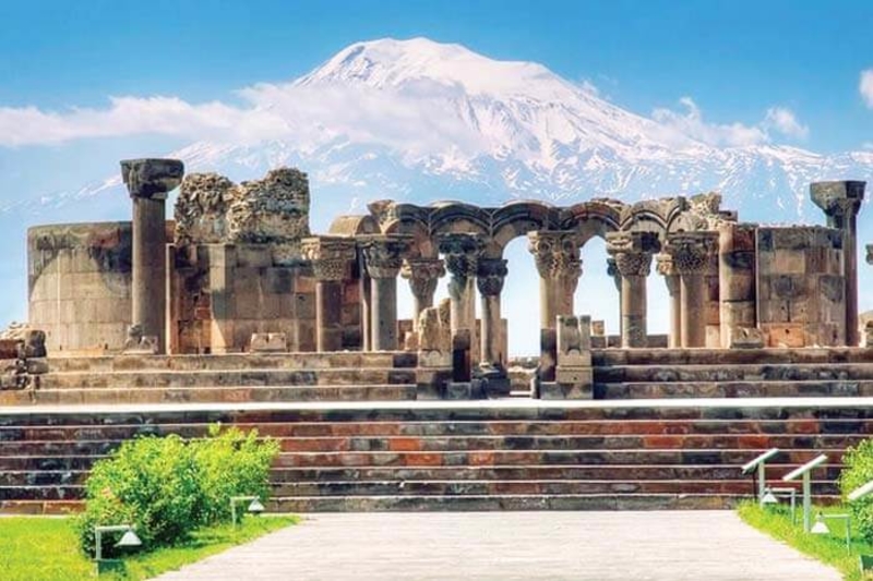 Էջմիածին-Զվարթնոց-Սբ Հռիփսիմե-Սբ Գայանե վանքեր